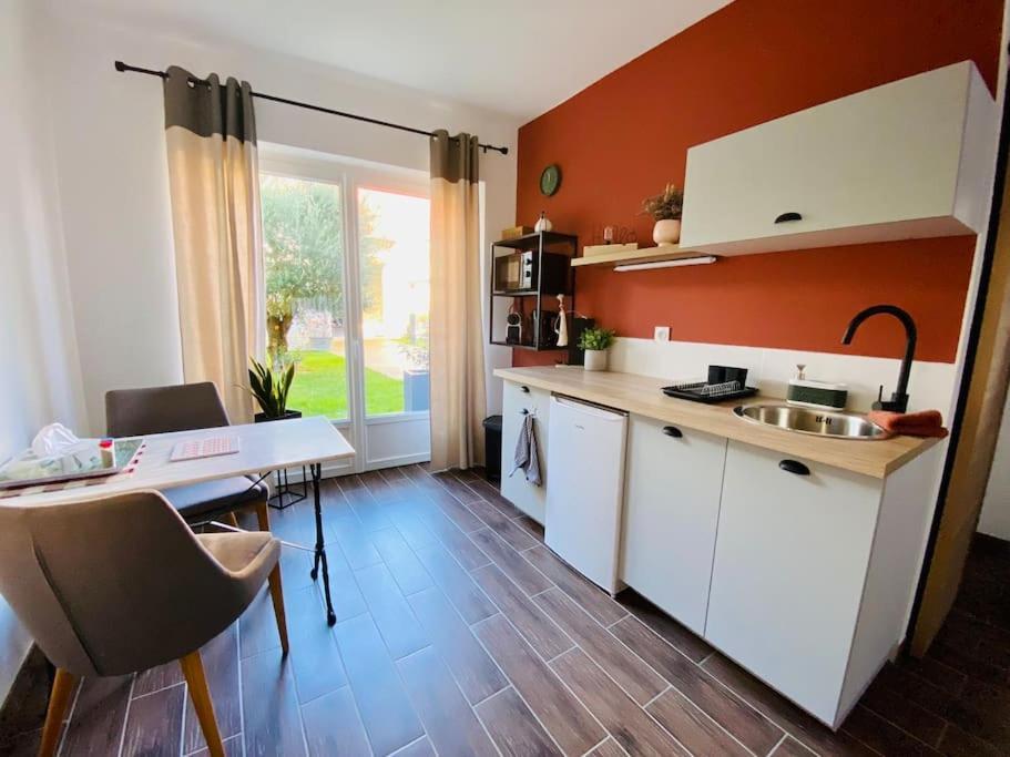Studio D'Hotes Avec Piscine « Le Clos N°6 » Cormicy Exteriér fotografie